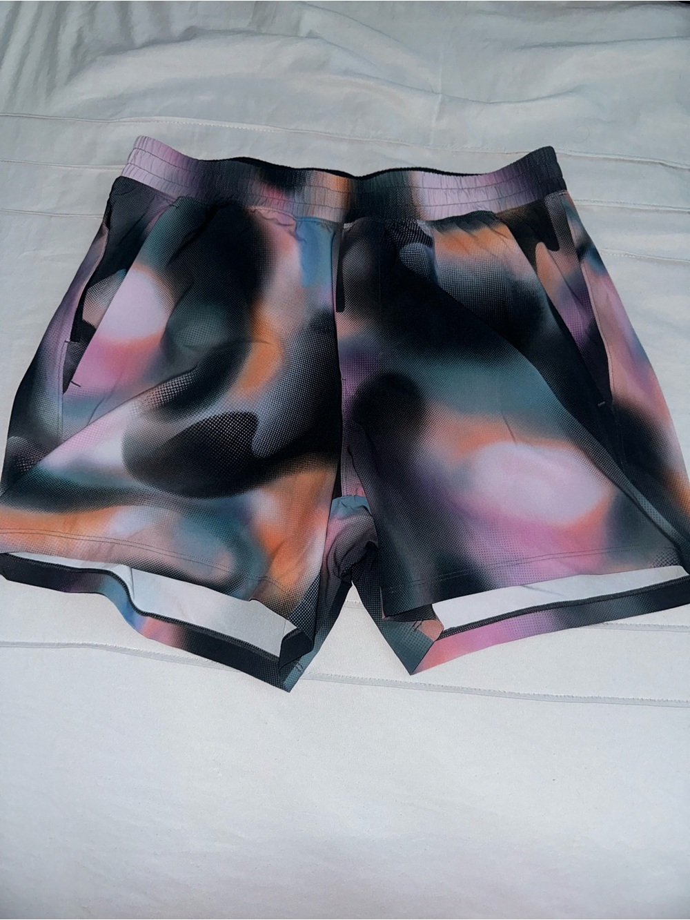 Lululemon men’s pace breakers shorts 5” size Large